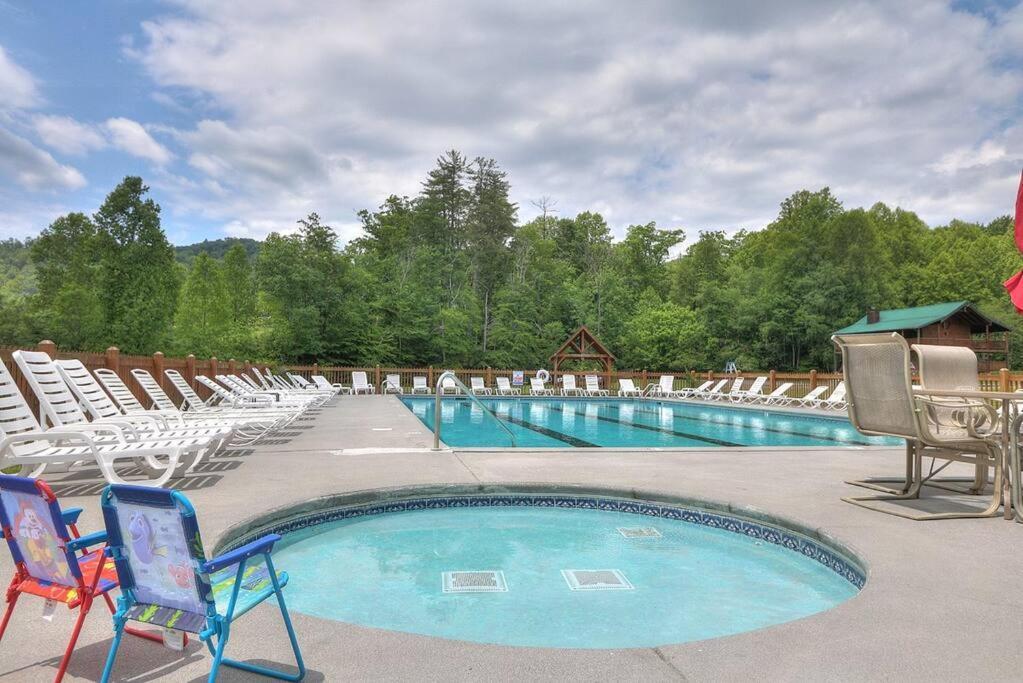 The Moondance Cabin By Lightfoot Stays Vacation Rentals Sevierville Bagian luar foto
