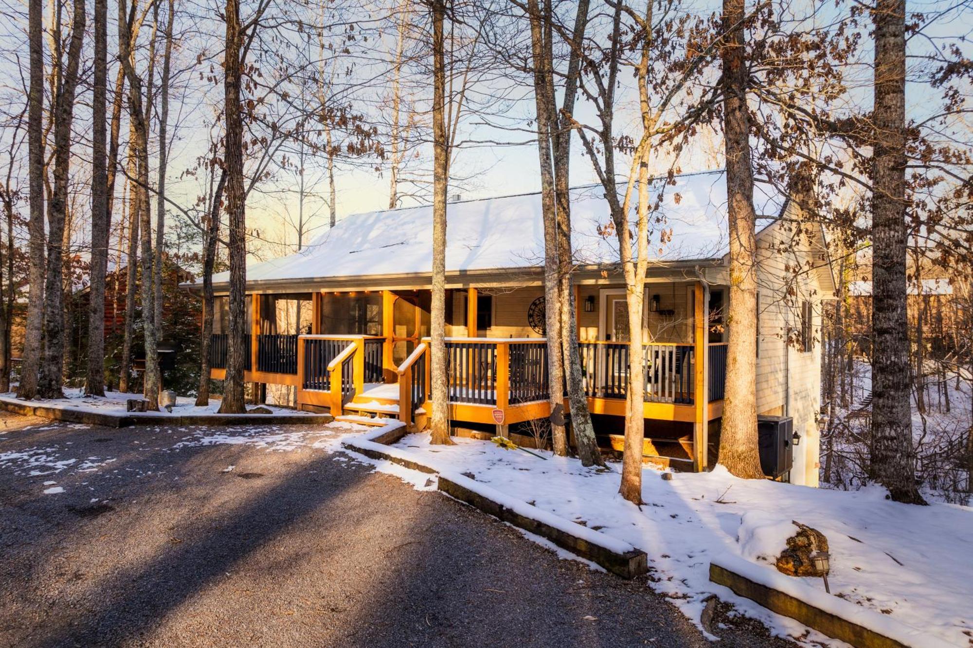 The Moondance Cabin By Lightfoot Stays Vacation Rentals Sevierville Bagian luar foto